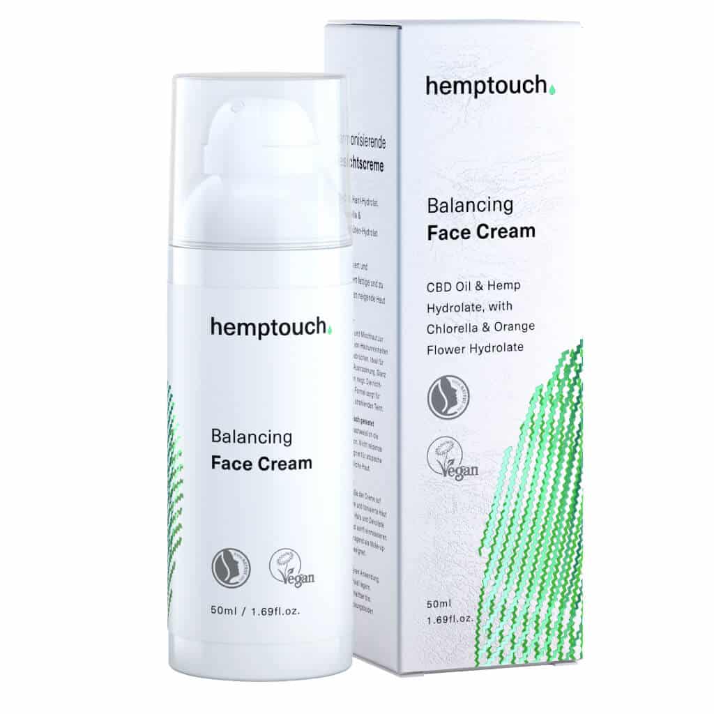 Een fles balancerende gezichtscrème met CBD van Hemptouch naast de doos, met de nadruk op cbd-olie en hennepingrediënten, veganistisch label.